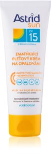 Astrid Sun Protetor solar com efeito mate para o rosto. SPF 15
