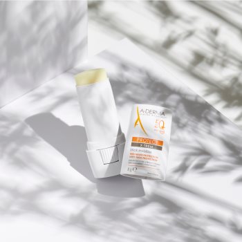 A-Derma Protect X-Trem Invisible Stick stick protector pentru zonele sensibile SPF 50+ - 1 | YEO