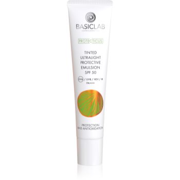 BasicLab Dermocosmetics Protecticus Fluid nuantator pentru ten gras și mixt