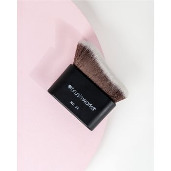Brushworks Blending Face & Body Brush perie kabuki, pentru față și corp - 1 | YEO