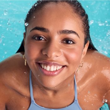 essence Disney The Little Mermaid Luciu de Buze sclipitor cu peptide - imagine 2