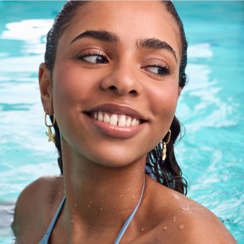 essence Disney The Little Mermaid Luciu de Buze sclipitor cu peptide - imagine 2