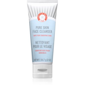 First Aid Beauty Pure Skin produs de curățare faciale