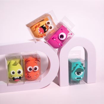 Gabriella Salvete Gab Monsters make-up in forma de burete - 1 | YEO