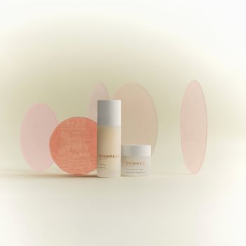 Omorovicza Hydro-Mineral Acid Milk Toner apa tonica fina faciala cu efect de exfoliere