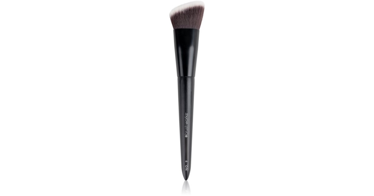 Brushworks No. 9 Angled Flat Top Foundation Brush – Vegan, Weiche Taklon-Borsten, Für Flüssiges & Cremiges Make-up